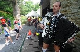 Don Bitterlich, who now plays the best rendition of  Fight Temple Fight, never missed a FG inside the  40 in his 3 years as Temple's kicker.