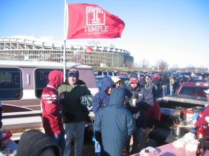 Temple fans freezing their arses off in the parking lot at JFK.