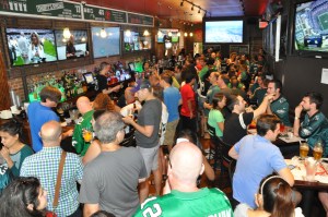 Fans watching the game on ESPN2 tonight will be treated to live cuts to Temple fans cheering on the Owls at Shorty's Flatiron Bar in NYC.